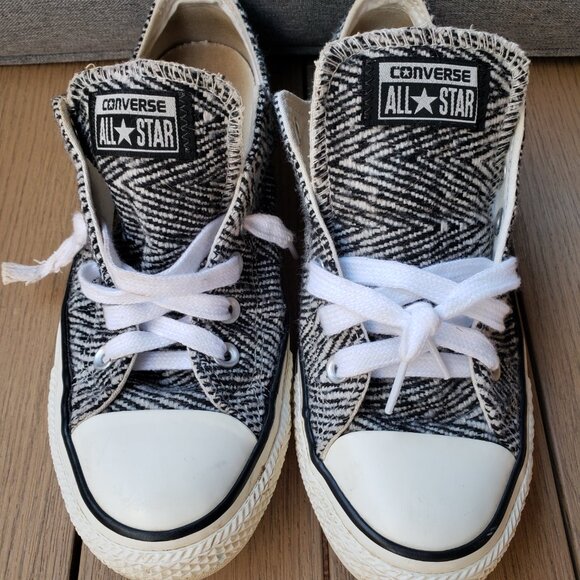 Converse Shoes - EUC CTAS Converse tweed style classic white / black herringbone zigzag (8) KICKS